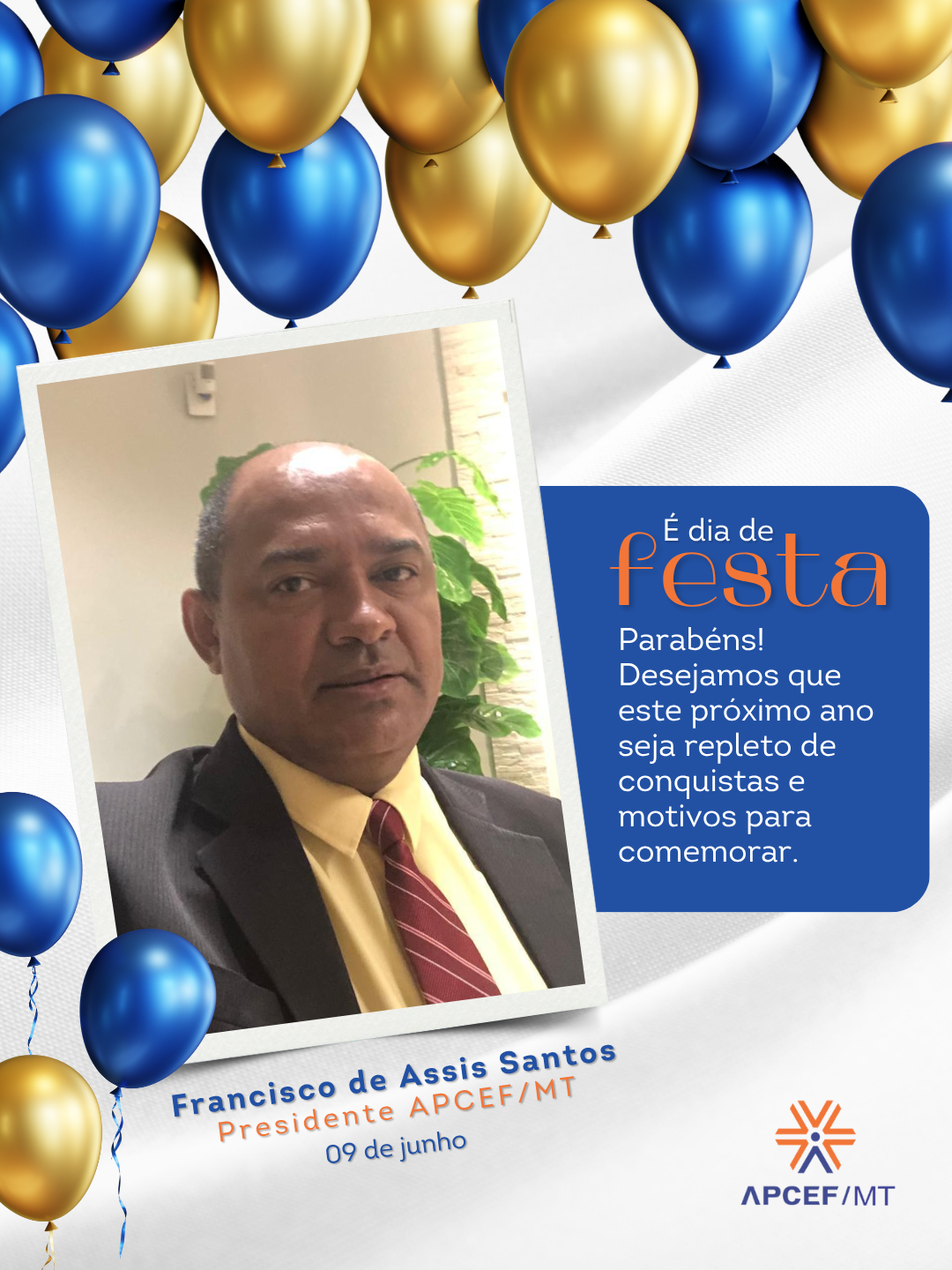Post para instagram sobre aniversario de funcionario com foto e mensagem em azul e dourado.png